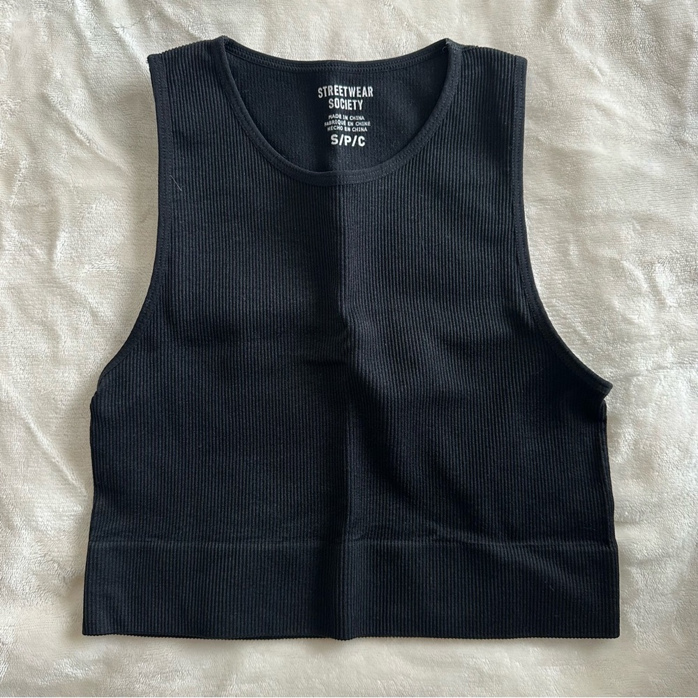 small black tank crop top